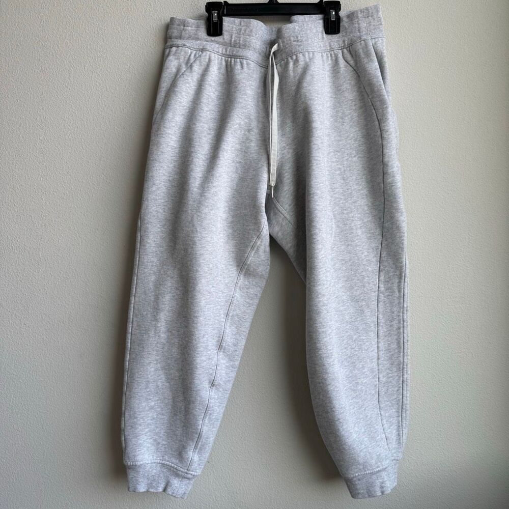 Lululemon womens 14 Scuba High Rise Jogger Crop Pant Sweatpant Fleece Light Grey
